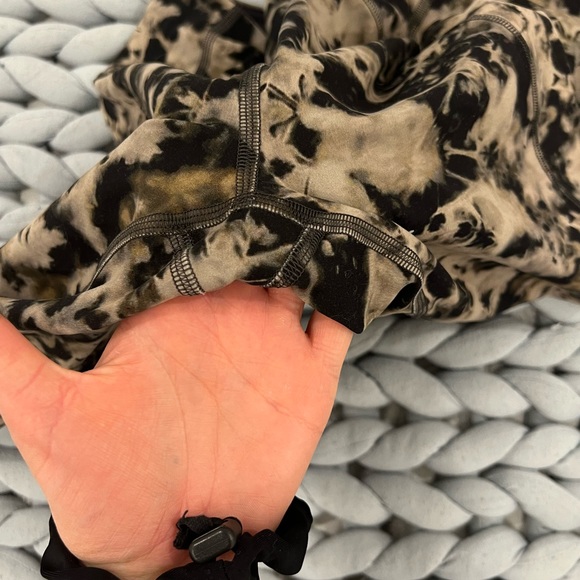 Lululemon - Picture 4 of 5